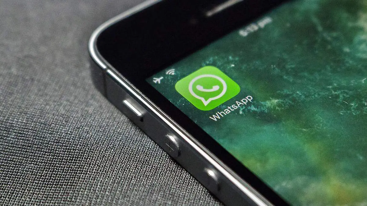 WhatsApp avanza en la búsqueda de ofrecer más funciones a sus usuarios y ahora se aventura con un programa piloto para permitir pagos mediante criptomoneras